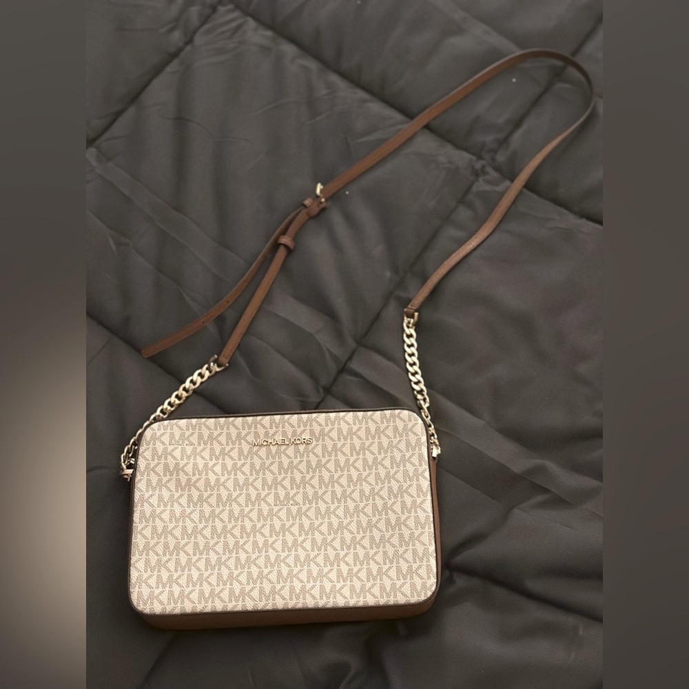 Authentic Michael Kors crossbody jet set bag new with tags, vanilla color